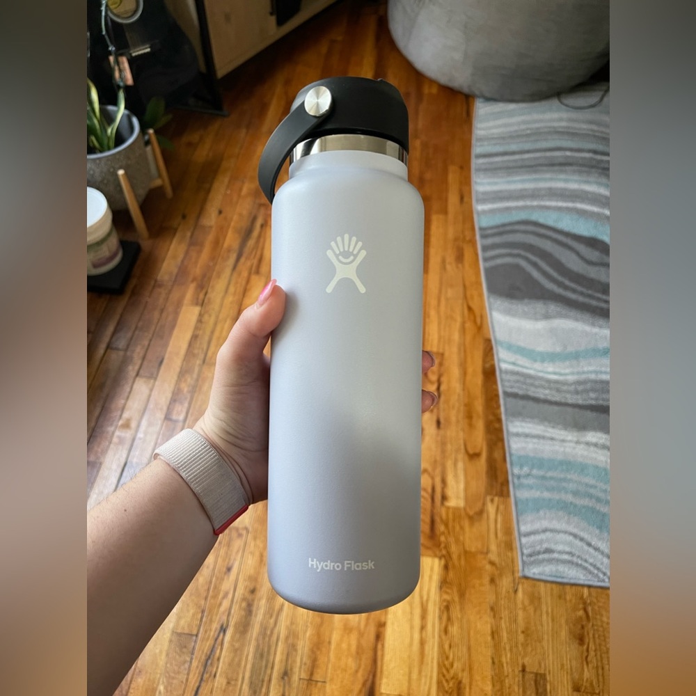 Hydroflask 40 oz, barely used, with straw lid, fog color